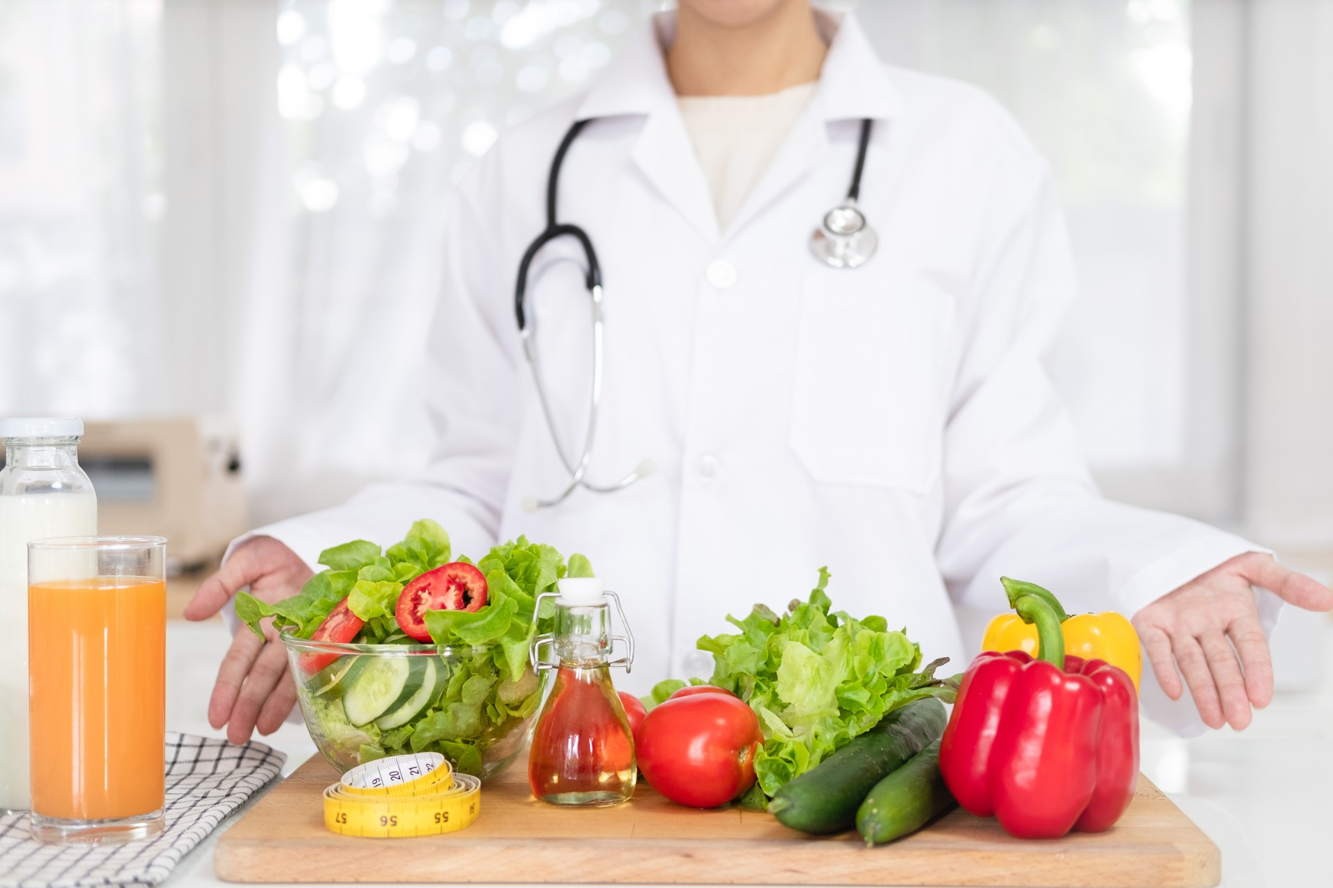 nutritionist showing healthy vegetables in the consultation.